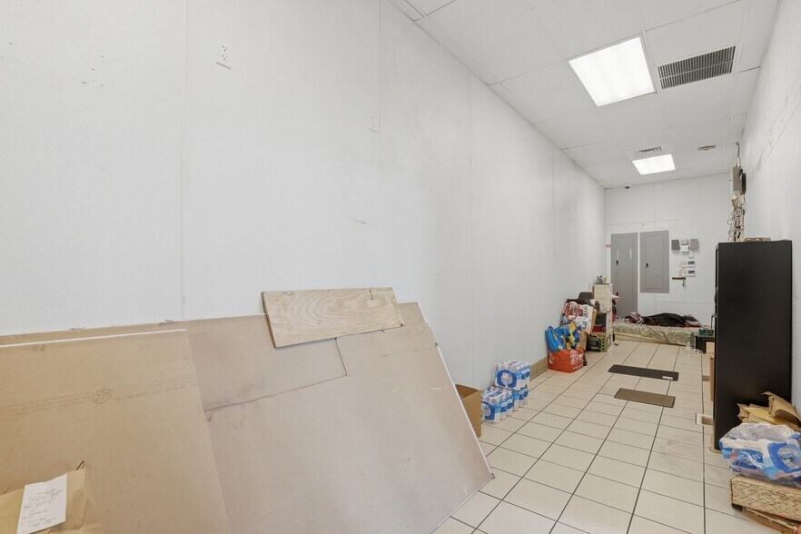 More Photos Of 613 Queen St, Southington Storefront For Sale