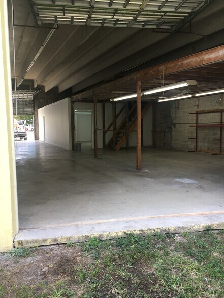 More Photos Of 1875 S Dixie Hwy, Pompano Beach Flex For Lease