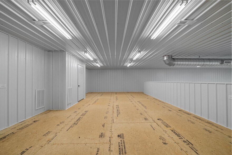 More Photos Of 1400 Dover Rd, Clarksville Showroom For Lease