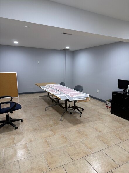 More Photos Of 10020 Industrial Dr, Pineville Warehouse For Lease