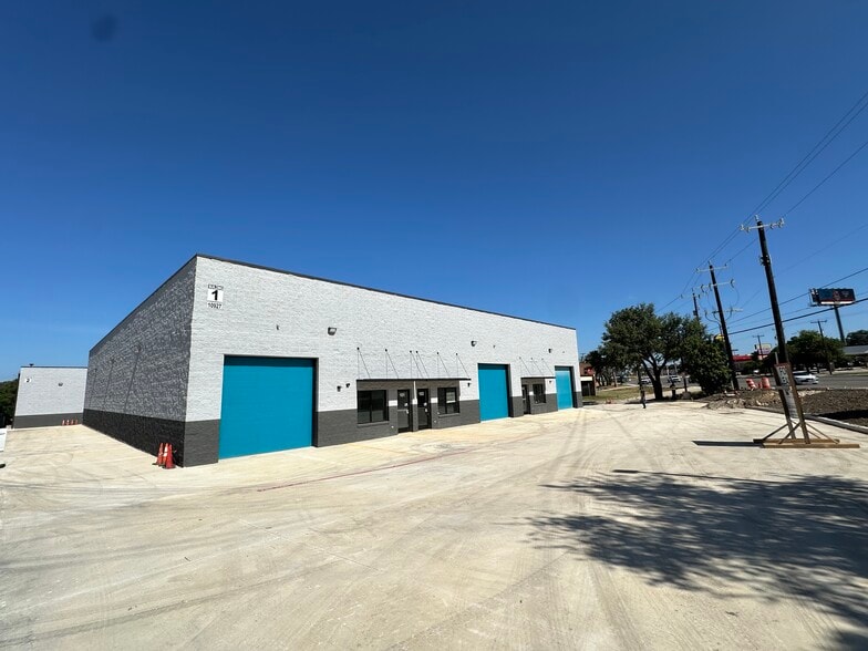 More Photos Of 10927 Fredericksburg Rd, San Antonio Unknown For Lease