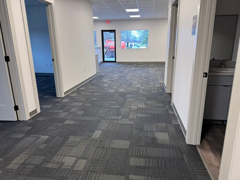 More Photos Of 4547 Mogadore Rd, Kent Manufacturing For Lease