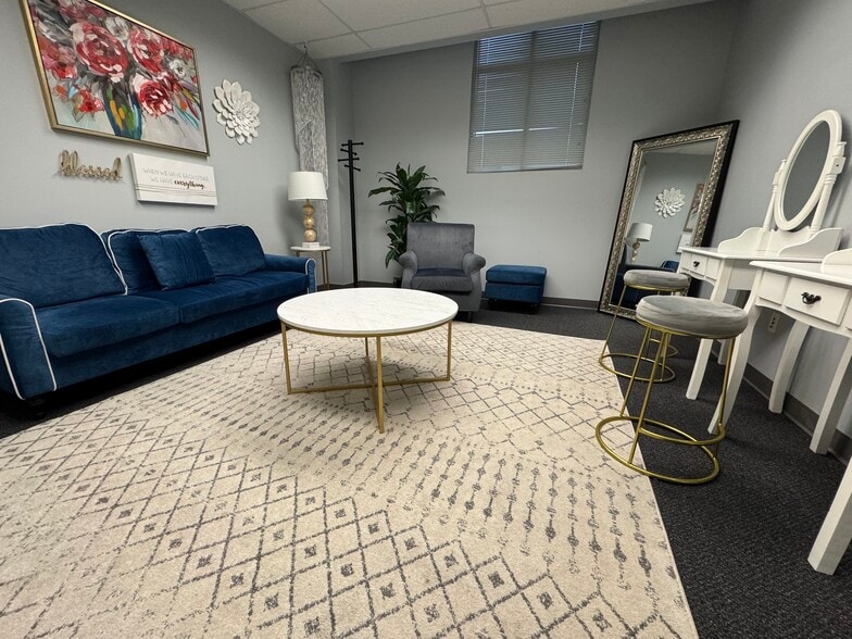 More Photos Of 11830 Stonegate Dr, Omaha Sorority Fraternity House For Sale