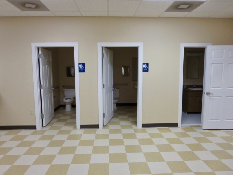 More Photos Of 2139 Valleygate Dr, Fayetteville Medical For Sale