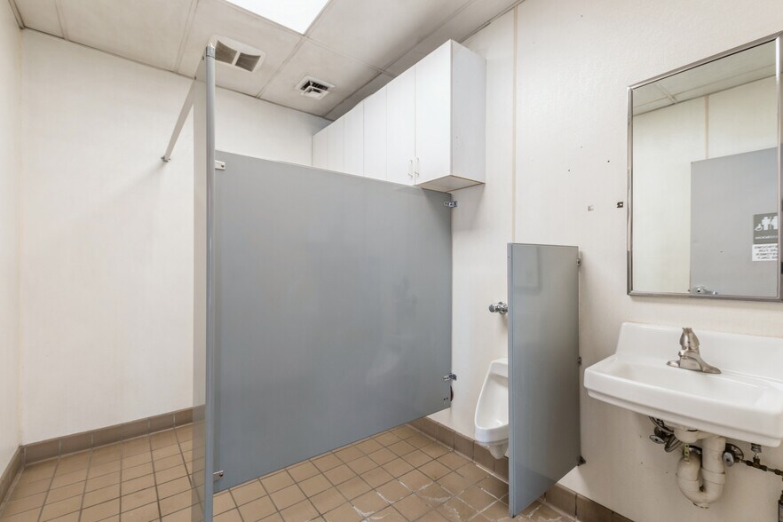 More Photos Of 196 3rd Avenue East N, Kalispell Service Station For Sale