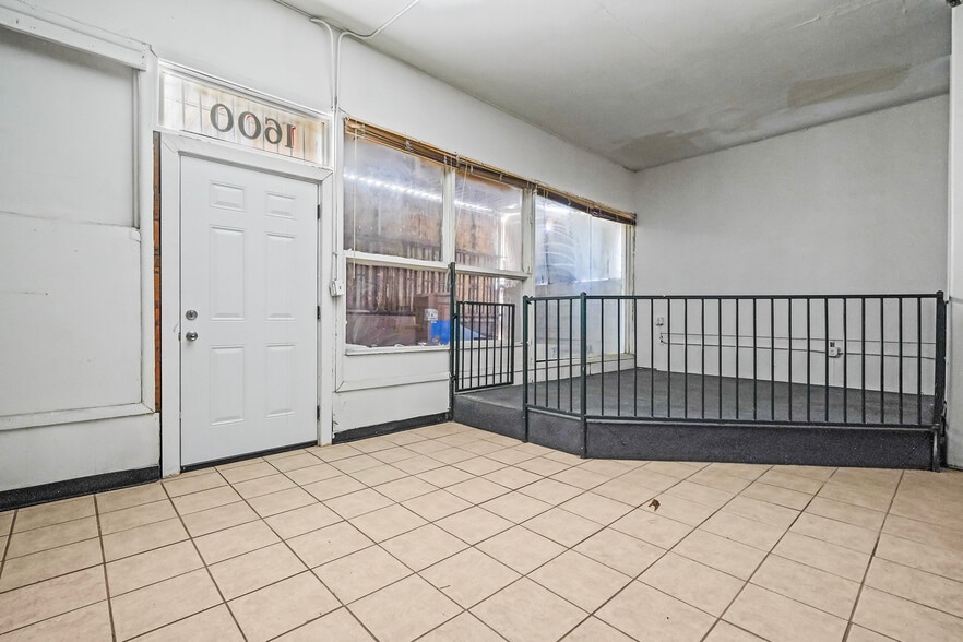 More Photos Of 1600 Wyoming Ave, El Paso Storefront Retail Residential For Sale
