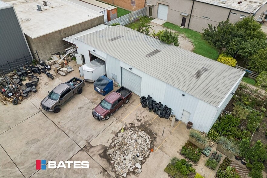 More Photos Of 4819 Vicksburg St, Dallas Showroom For Sale