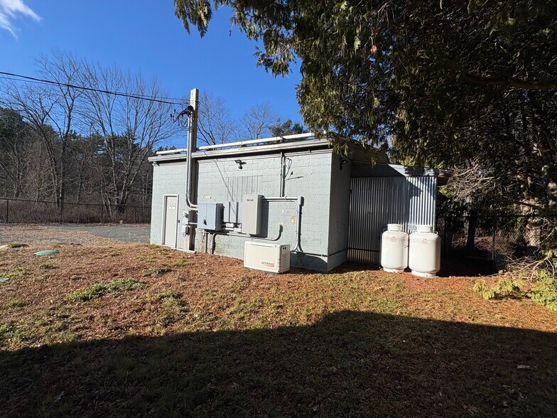 More Photos Of 201 Daniel Shays Hwy, Athol Flex For Sale