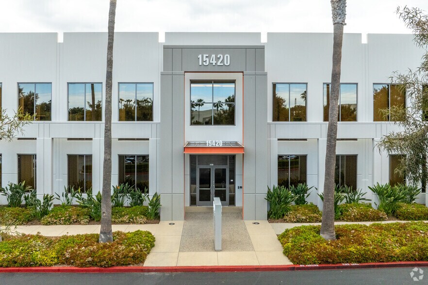 More Photos Of 15420 Laguna Canyon Rd, Irvine Office For Lease