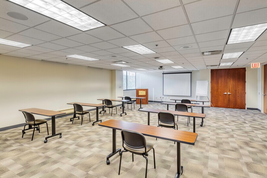 More Photos Of 1200 Jorie Blvd, Oak Brook Office For Lease