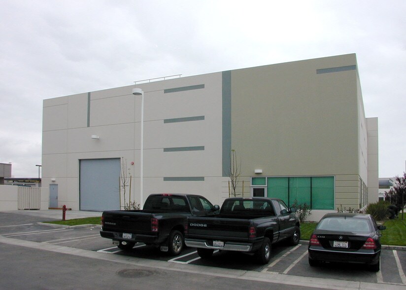 More Photos Of 1867 S Western Way, Torrance Flex For Lease