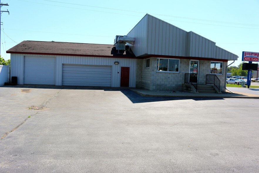 More Photos Of 3897 Wilder Rd, Bay City General Retail For Lease