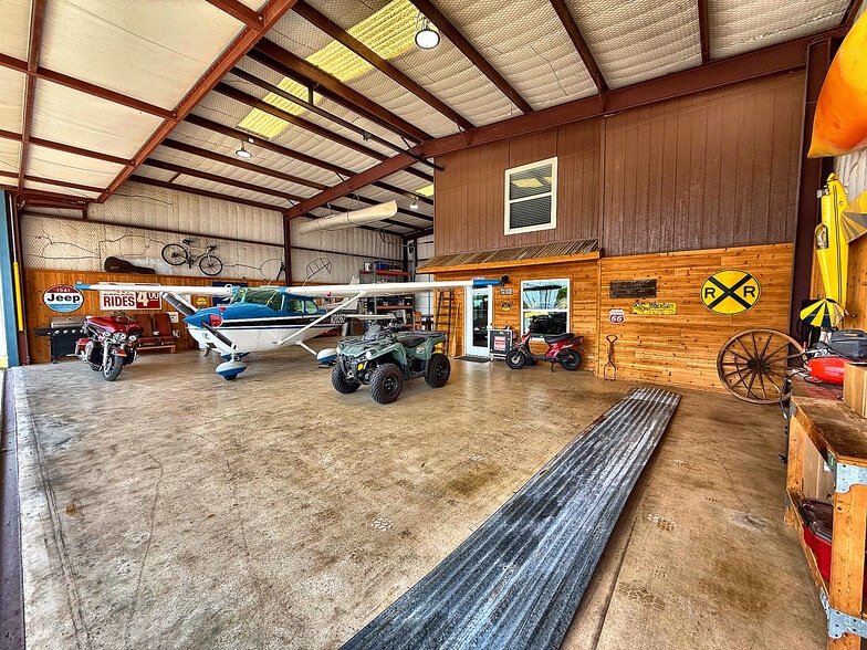 More Photos Of 537 Aviator Dr, Fort Worth Airplane Hangar For Sale