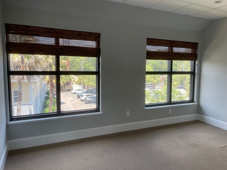 More Photos Of 670 Marina Dr, Charleston Office For Lease