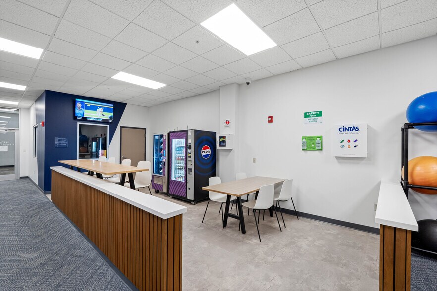 More Photos Of 5701 E Hillsborough Ave, Tampa Office For Lease