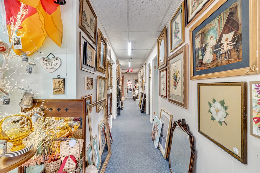 More Photos Of 112 N Orange St, Fredericksburg Storefront Retail Office For Sale