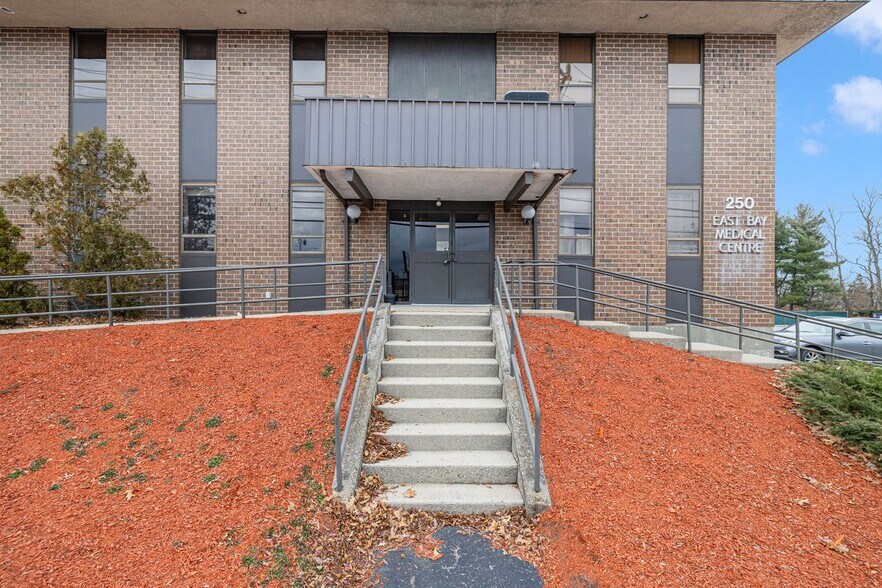 More Photos Of 250 Wampanoag Trl, Riverside Medical For Sale