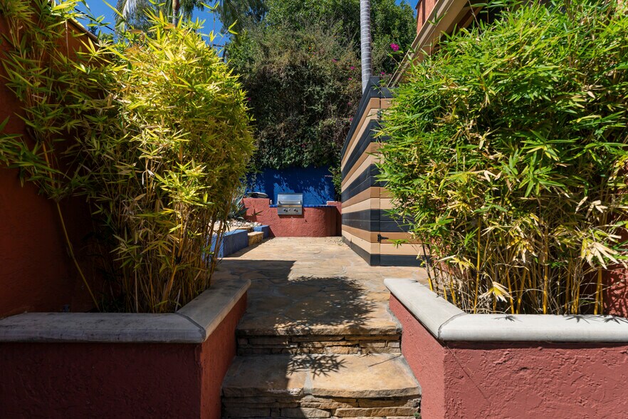 More Photos Of 1501 Westerly Ter, Los Angeles Apartments For Sale