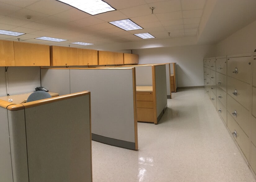 More Photos Of 275 S Roselle Rd, Schaumburg Bank For Sale