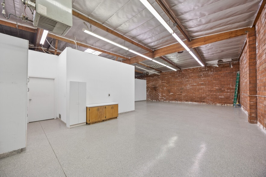 More Photos Of 15201 Prairie Ave, Lawndale Flex For Sale