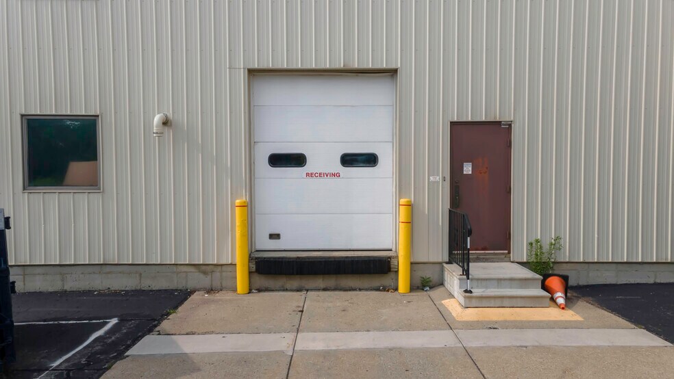 More Photos Of 7290 Nash Rd, North Tonawanda Showroom For Sale