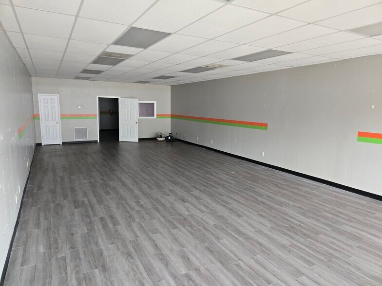 More Photos Of 1900-1940 Military Rd, Columbus Storefront For Lease