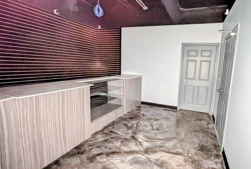 More Photos Of 2610 Davison Rd, Flint Freestanding For Sale