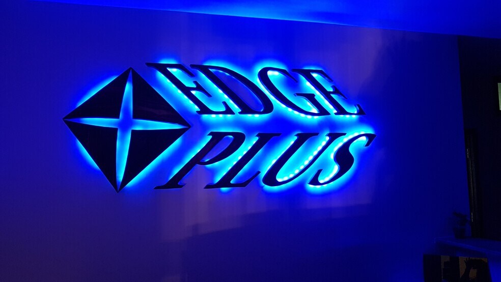 More Photos Of 410-420 N Service Rd E, Oakville Coworking Space