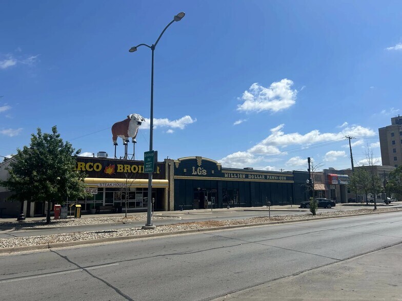 More Photos Of 401-403 W Jefferson Blvd, Dallas Storefront For Lease