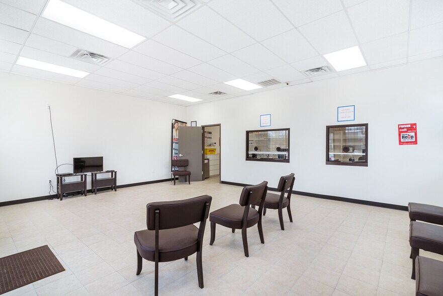 More Photos Of 1919 Wirt Rd, Houston Freestanding For Lease