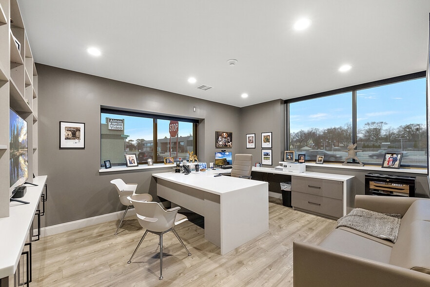 More Photos Of 32500 N Woodward Ave, Royal Oak Freestanding For Sale