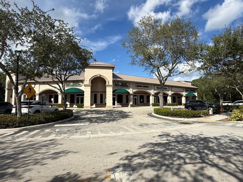More Photos Of 861 Yamato Rd, Boca Raton General Retail For Lease