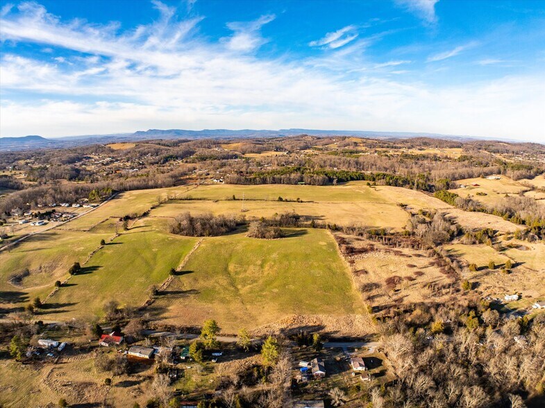 More Photos Of 520 Thorngrove pike, Kodak Land For Sale