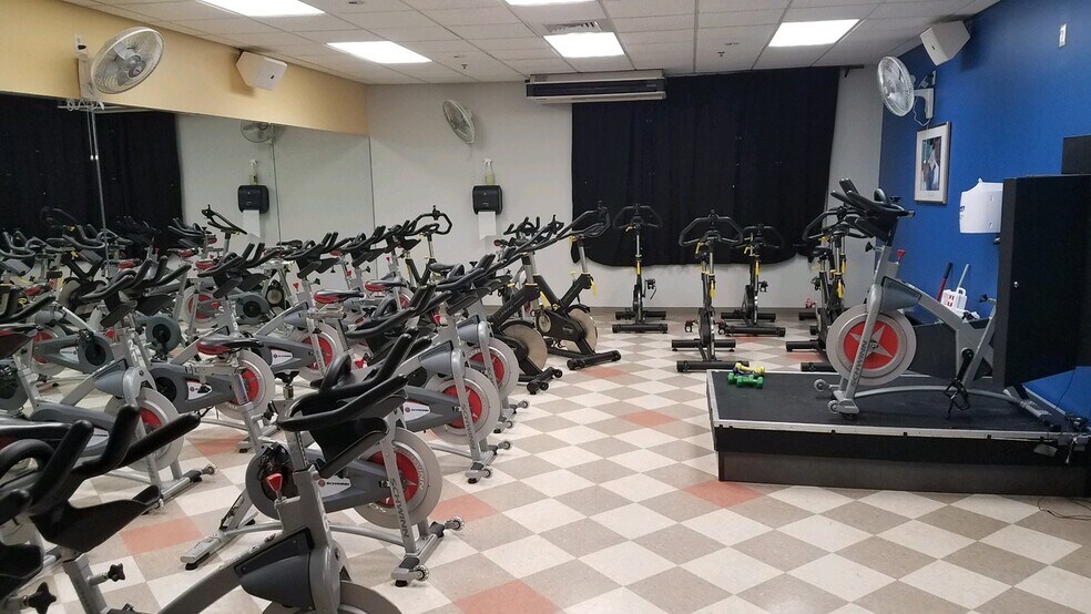 More Photos Of 100 Simsbury Rd, Avon Medical For Lease