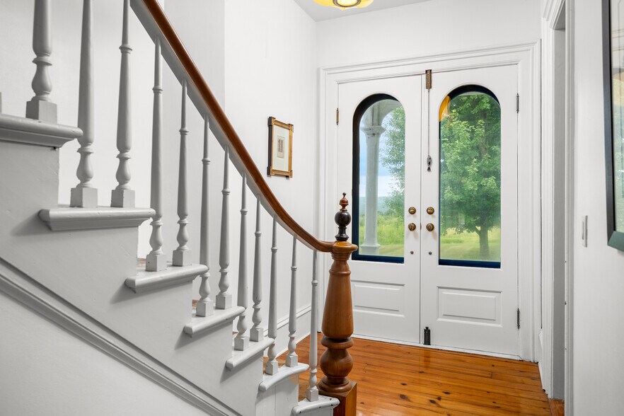 More Photos Of 9940 Middle Rd, Hammondsport Winery Vineyard For Sale