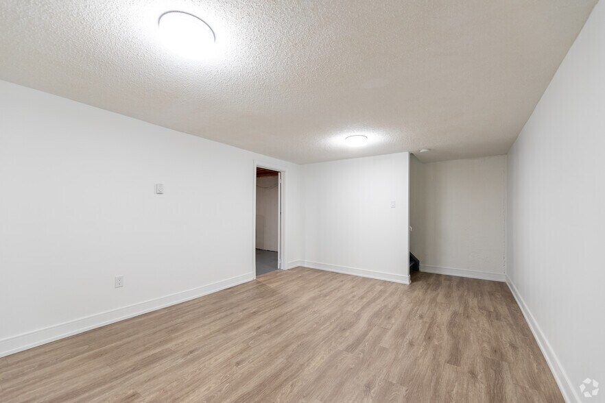 More Photos Of 100 Rideau St, Oshawa Apartments For Sale