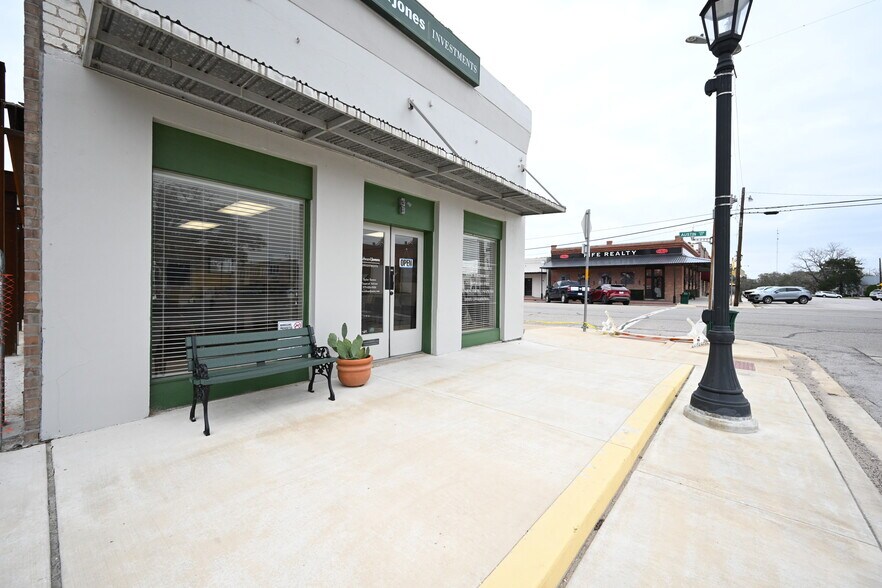 Primary Photo Of 805 12th St, Hempstead Office Residential For Sale