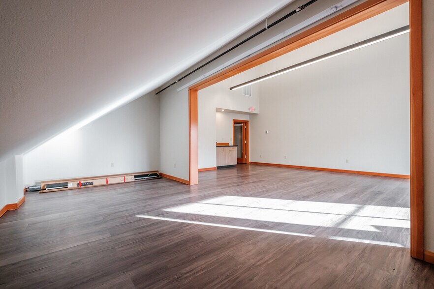 More Photos Of 755 SE College Way, Newport General Retail For Sale