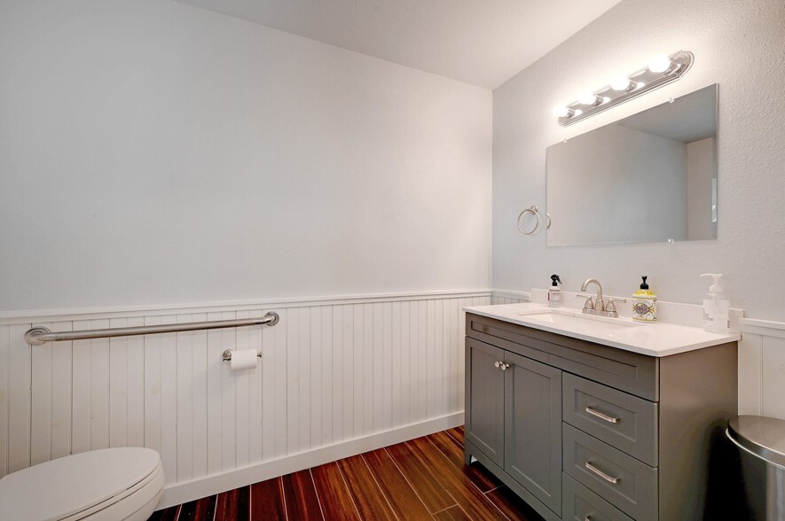 More Photos Of 4909 Bell Springs Rd, Dripping Springs Light Manufacturing For Sale