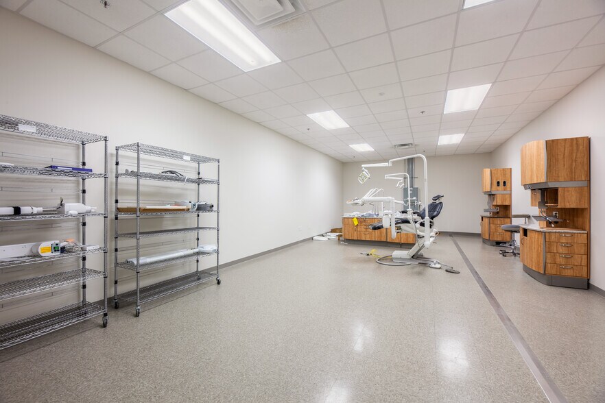 More Photos Of 9244 Markville Dr, Dallas Industrial For Lease