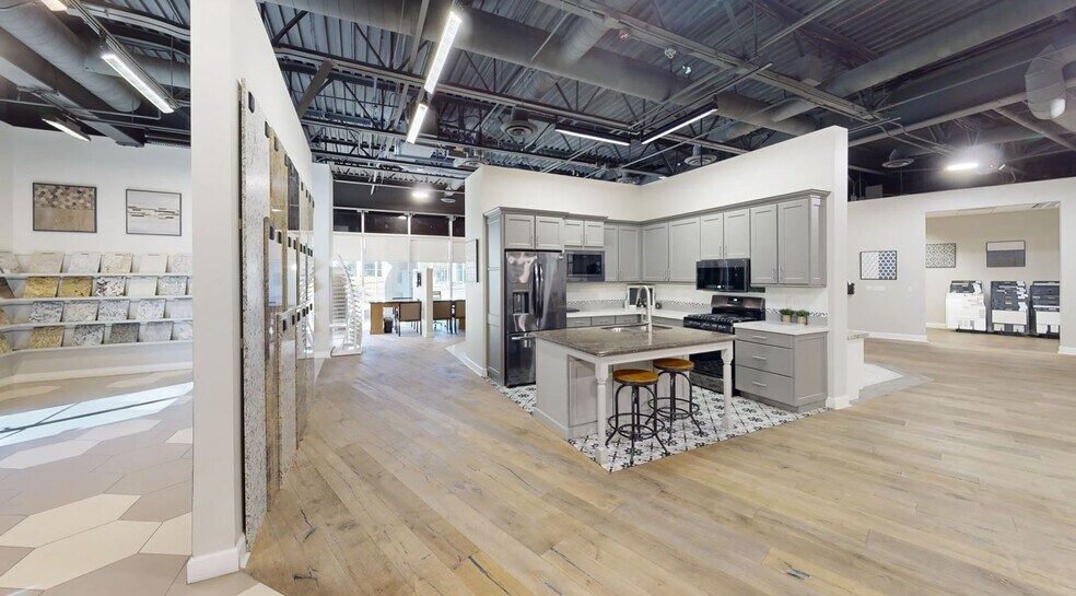 More Photos Of 4323 E Cotton Center Blvd, Phoenix Light Manufacturing For Lease