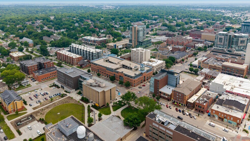 More Photos Of 2-4 S Linn St, Iowa City Office For Lease