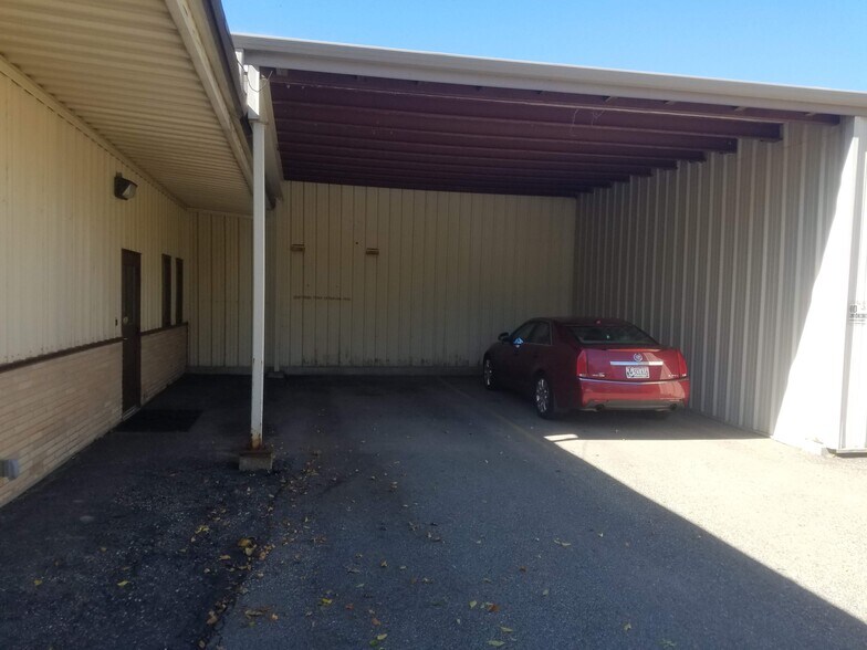 More Photos Of 2208 Trott Ave SW, Willmar Flex For Sale