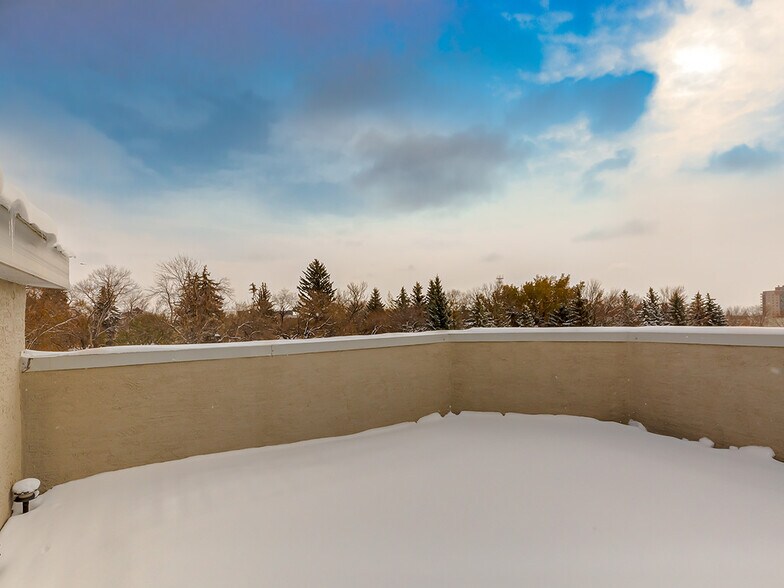 More Photos Of 122 5 St S, Lethbridge Apartments For Sale