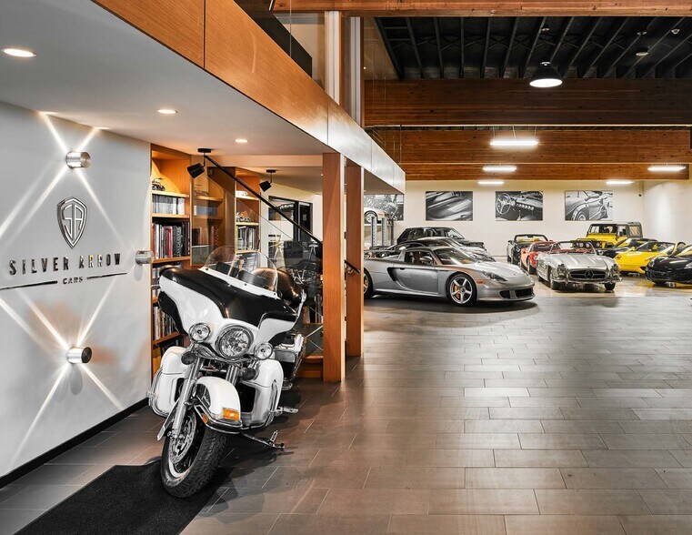 More Photos Of 565 David St, Victoria Showroom For Sale