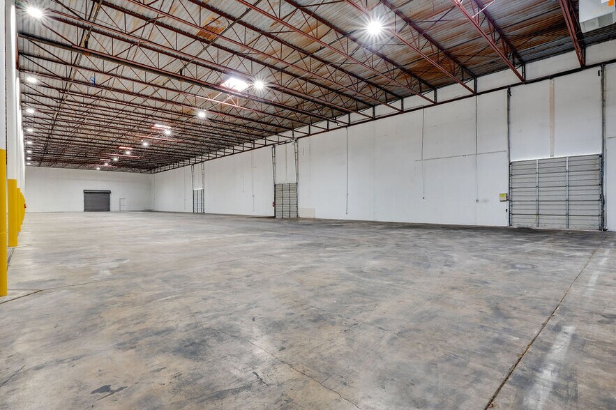 More Photos Of 2205-2215 E Pioneer Dr, Irving Manufacturing For Lease