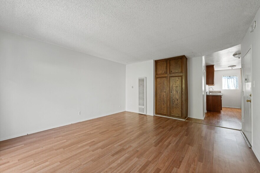 More Photos Of 3623 Clarington Ave, Los Angeles Apartments For Sale