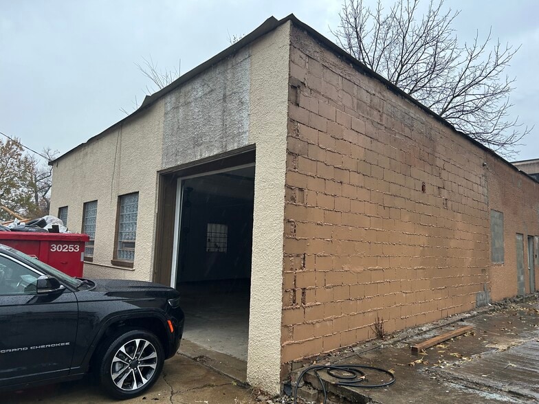 Primary Photo Of 5639 Montgomery Rd, Cincinnati Industrial For Lease
