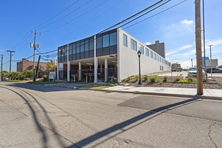More Photos Of 910 Collier St, Fort Worth Loft Creative Space For Lease