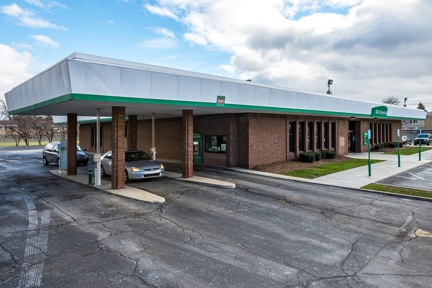 More Photos Of 11275 Allen Rd, Southgate Bank For Sale